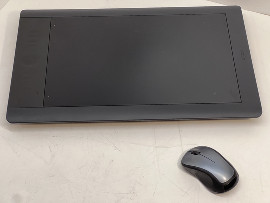 Таблет WACOM Intuos5 Touch PTH850 Large Pen Tablet 12.80" x 8" Active Area клас А