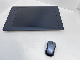 Таблет WACOM PTH-851 Intuos Pro Professional Pen - Touch Tablet (Black- Large) 12.80" x 8" Active Area клас А