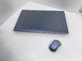 Таблет WACOM PTH-851 Intuos Pro Professional Pen - Touch Tablet (Black- Large) 12.80" x 8" Active Area клас А