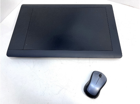 WACOM Intuos5 Touch PTH850 Large Pen Tablet 12.80" x 8" Active Area клас А