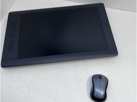 WACOM PTH-851 Intuos Pro Professional Pen - Touch Tablet (Black- Large) 12.80" x 8" Active Area клас А