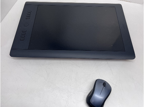 WACOM PTH-851 Intuos Pro Professional Pen - Touch Tablet (Black- Large) 12.80" x 8" Active Area клас А