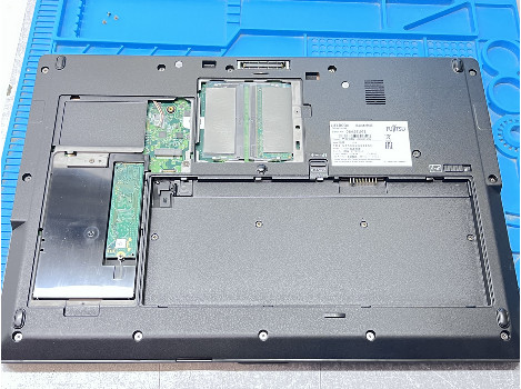 Fujitsu LIFEBOOK U758 15.6" i5-8250U 16GB 260GB клас А