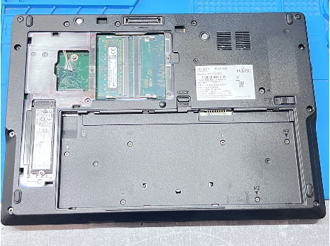 Fujitsu LIFEBOOK E549 14" i5-8265U 8GB 260GB клас А