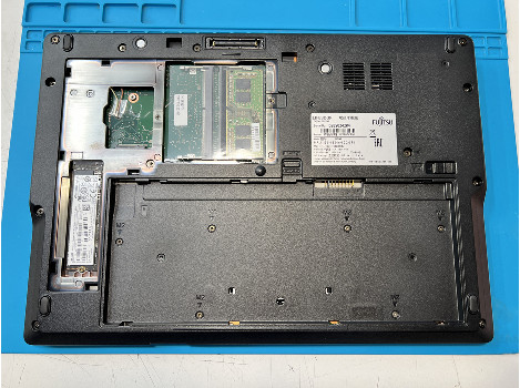 Fujitsu LIFEBOOK E549 14" i5-8265U 8GB 260GB клас А