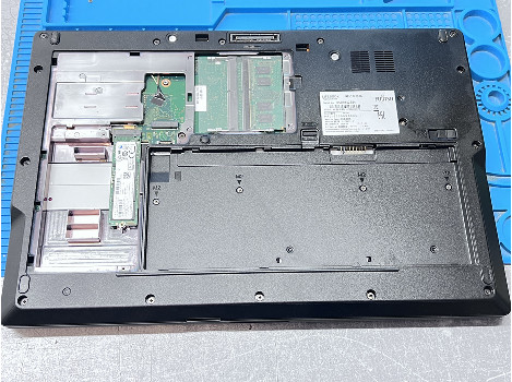 Fujitsu LIFEBOOK E559 15.6" i3-8145U 8GB 260GB клас А