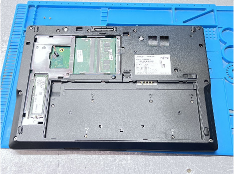 Fujitsu LIFEBOOK E549 14" i3-8145U 8GB 260GB клас А