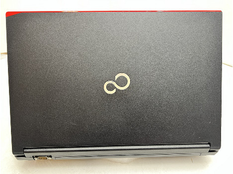 Fujitsu LIFEBOOK E556 15.6" i3-6100U 8GB 260GB клас А