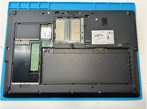 Fujitsu LIFEBOOK U758 15.6" i5-8250U 16GB 260GB клас А