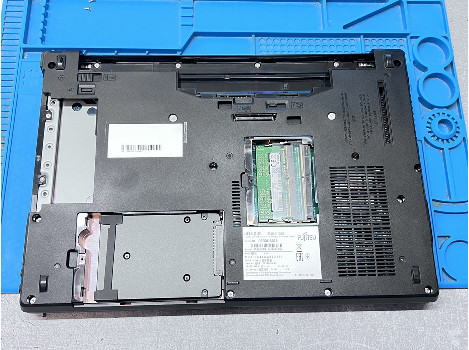 Fujitsu LIFEBOOK E546 14" i3-6100U 8GB 130GB клас А