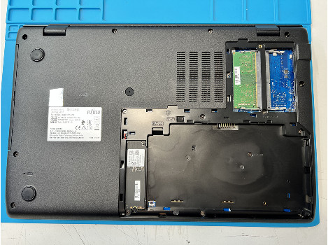 Fujitsu LIFEBOOK A3510 15.6" i3-1005G1 8GB 260GB клас Като Нов