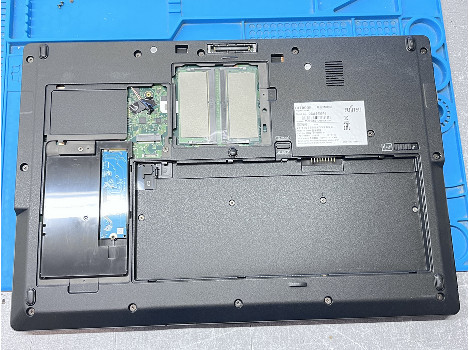 Fujitsu LIFEBOOK U758 15.6" i5-8250U 16GB 260GB клас А