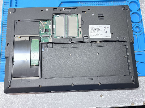 Fujitsu LIFEBOOK U7510 15.6" i5-10310U 16GB 510GB клас А